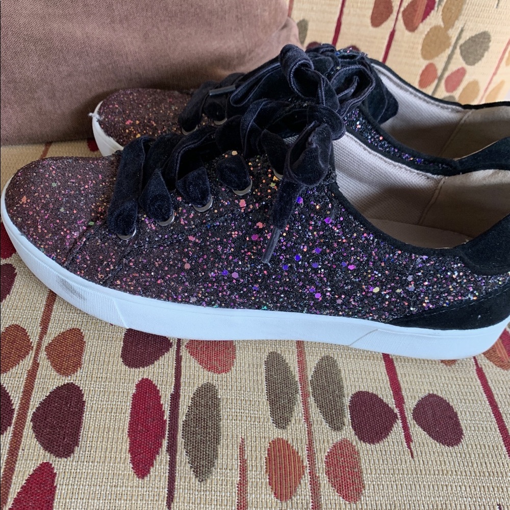8 wide sparkly shoes